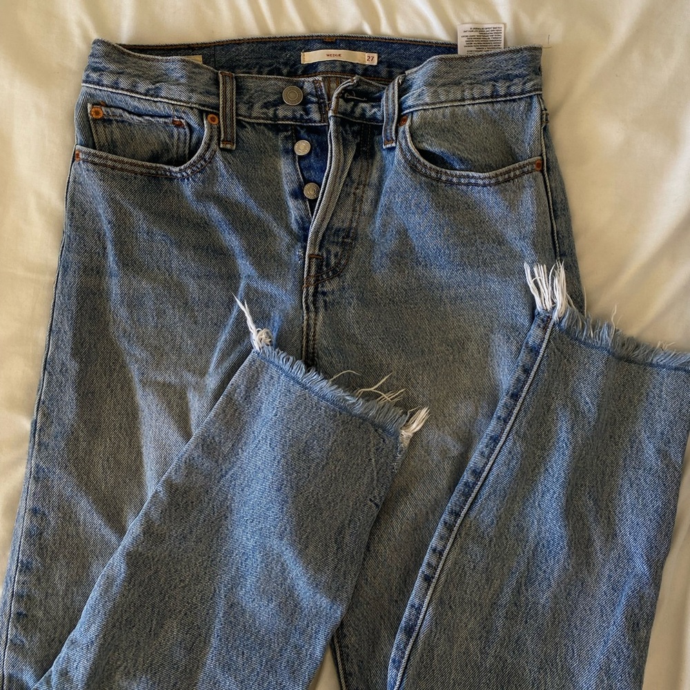 Levi’s wedgie light wash jeans